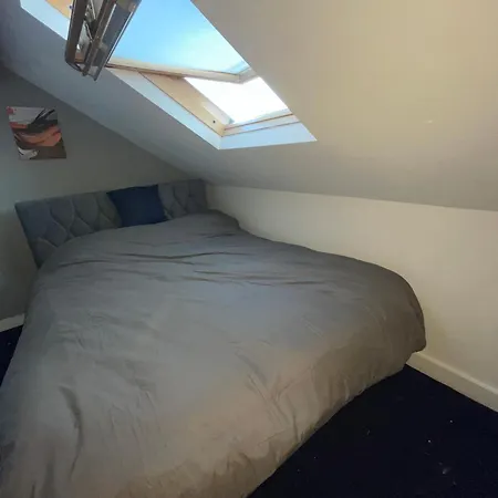 Spacious 3 Bedroom House Near Centre * Leeds (West Yorkshire)