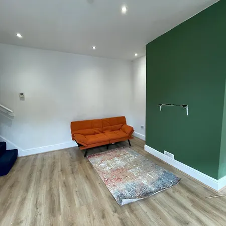Spacious 3 Bedroom House Near Centre * Leeds (West Yorkshire)